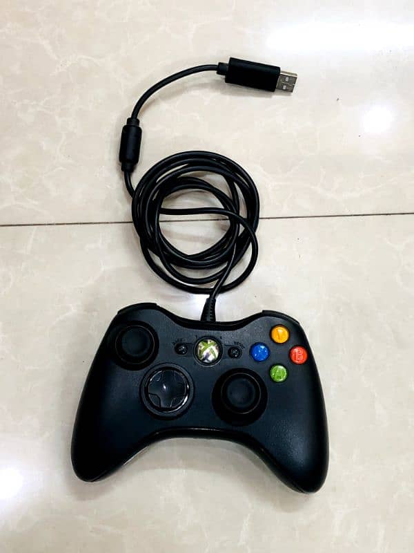 Xbox 360 wired controller 0