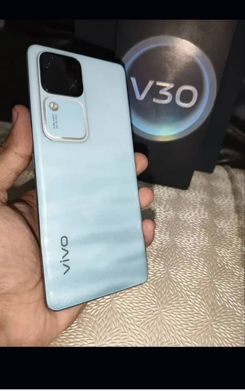 Vivo V30 5G  16/256 GB With Box 10 Months Warranty Remaining 2