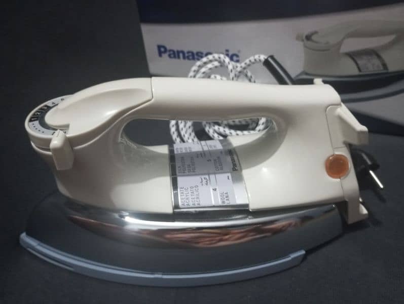 Panasonic NI-22AWT Deluxe Automatic Iron 2