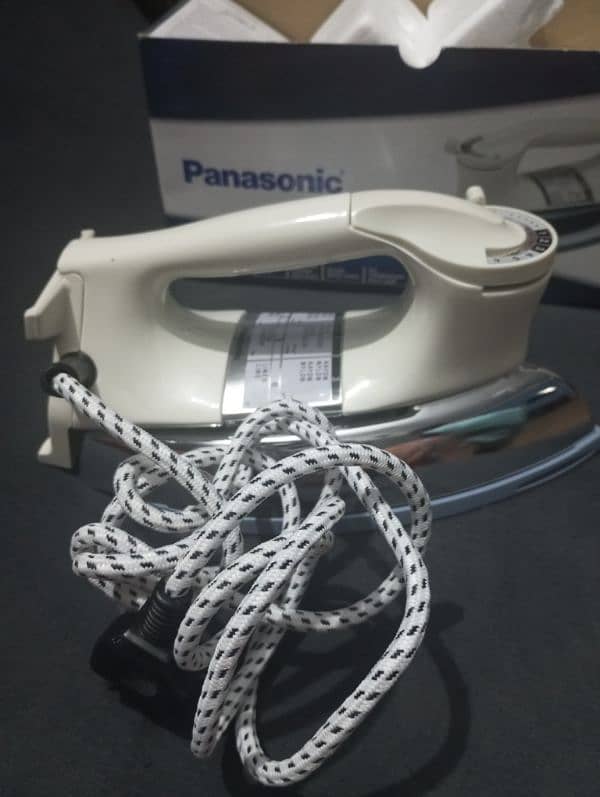 Panasonic NI-22AWT Deluxe Automatic Iron 3