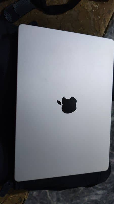 MacBook pro 14 inch 2021 16/512 1