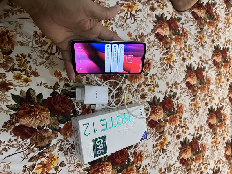 Infinix note 12 8/128 gb with box with charger 2