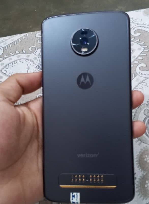 MOTO Z4 0