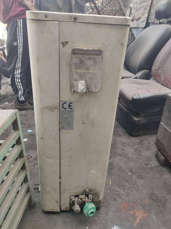 4 ton cabnit Ac good condition 1