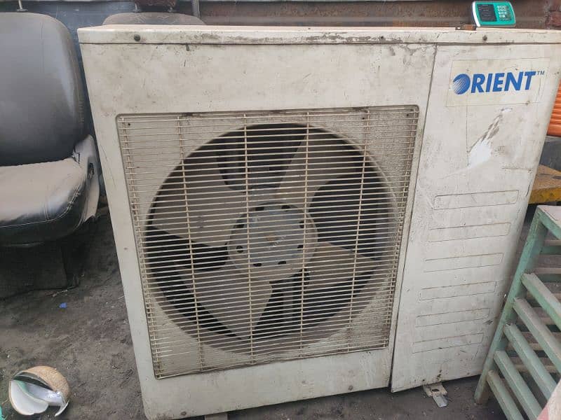 4 ton cabnit Ac good condition 2