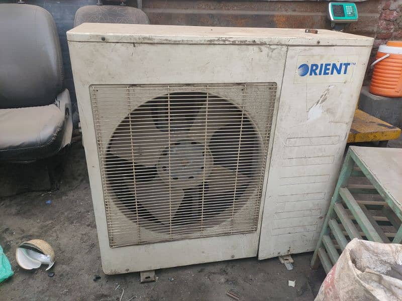 4 ton cabnit Ac good condition 3