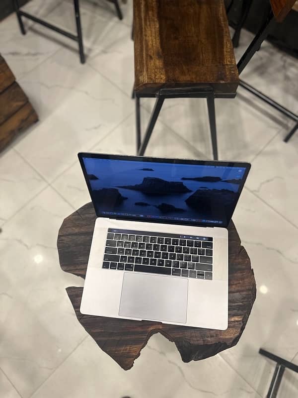 Mac Book Pro 2017 Neat Condition 3