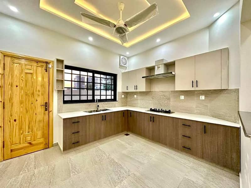 Luxurious Designer 10 Marla Brand New House For Sale In Bahria Town Lahore 6