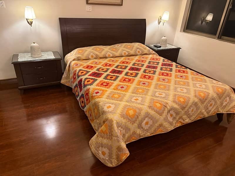 Bed Set with dressing and Looking Mirror 1