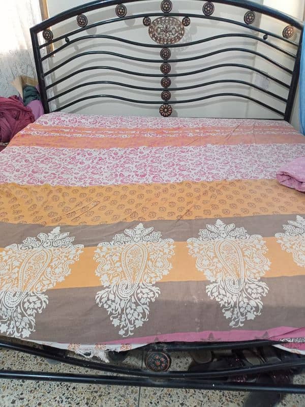 Iron bed queen size with mattress 3