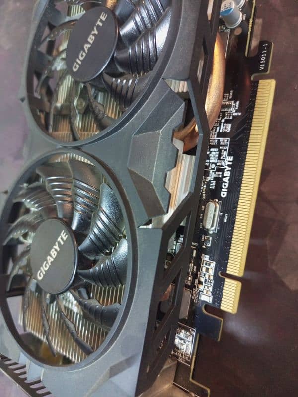 GIGABYTE  Radeon R7 370 2GB 256-Bit GDDR5 3