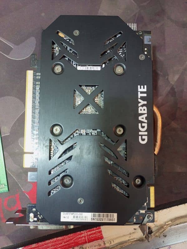 GIGABYTE  Radeon R7 370 2GB 256-Bit GDDR5 7