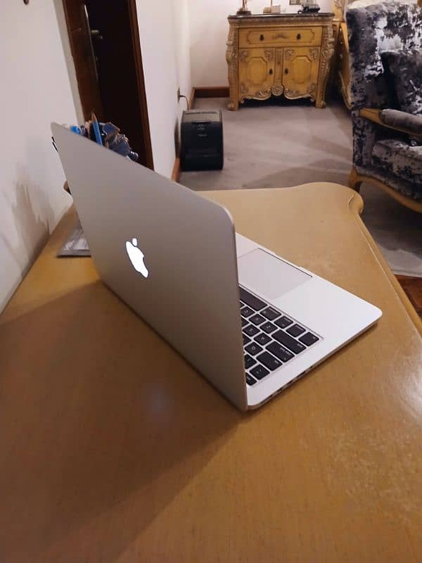 Apple MacBook Pro 13" 2015 0