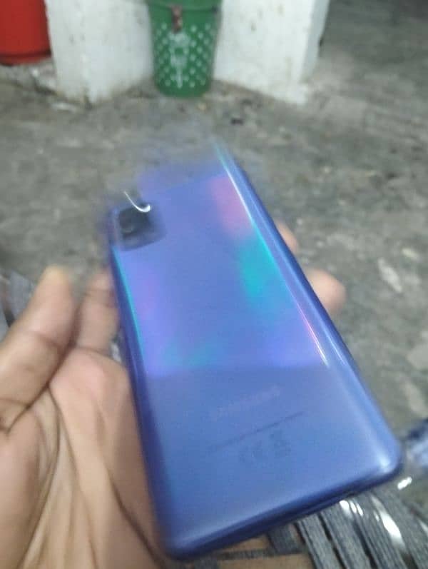 samsung a31 4 128gb lcd nichy akr khrab hogi ha 2