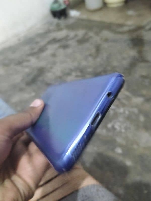 samsung a31 4 128gb lcd nichy akr khrab hogi ha 7