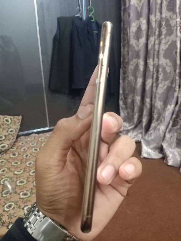 iphone xs max  50k 3