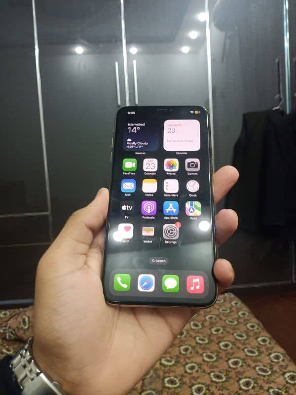 iphone xs max  50k 6