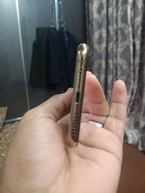 iphone xs max  50k 7