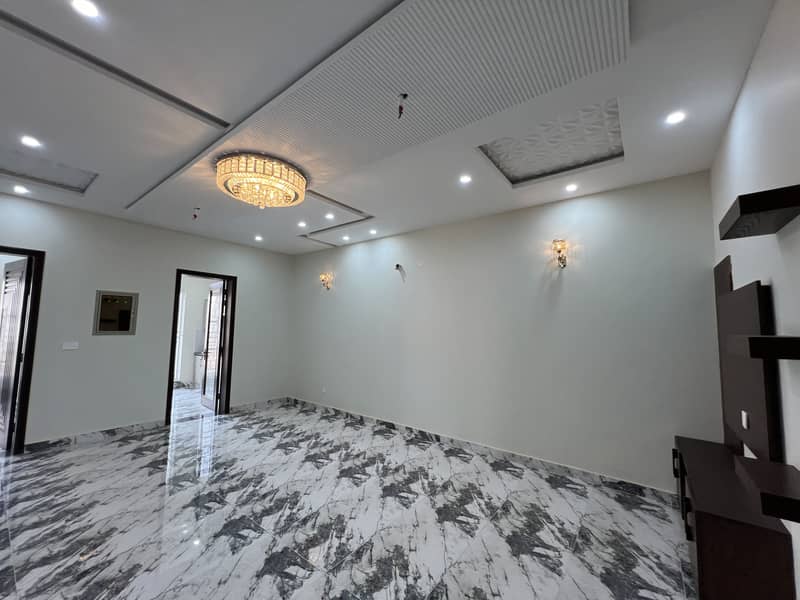 1 Kanal Luxurious Upper portion for Rent 0