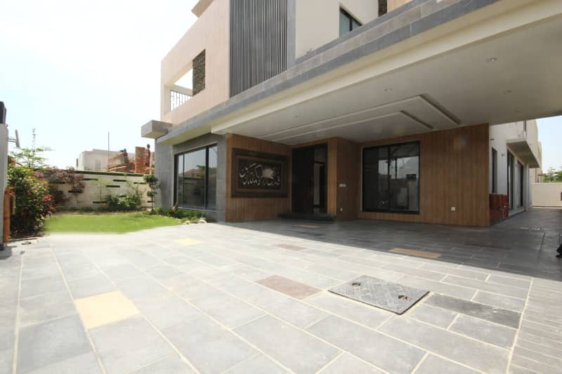 1 Kanal Alluring Upper Portion On Top Location For Rent in DHA Phase 4 Lahore 4