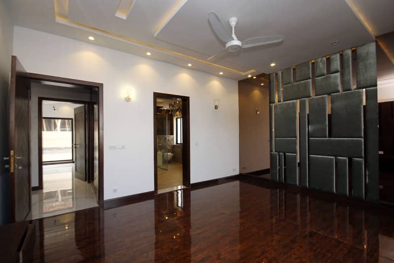 Separate Gate 1 Kanal Outclass Upper Portion On Top Location For Rent in DHA Phase 6 Lahore 0