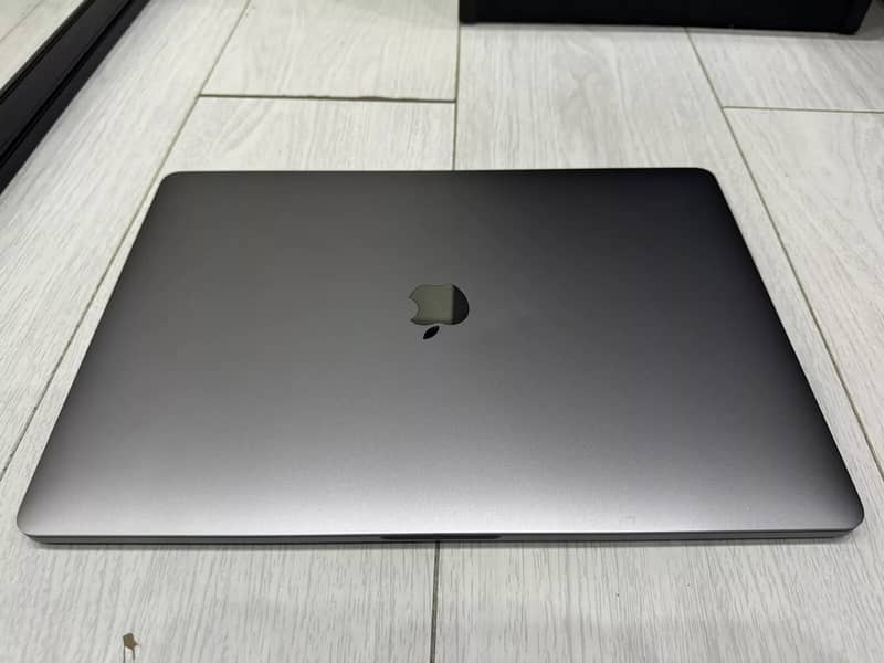 2019 Apple MacBook Pro 15" 1TB SSD,16GB RAM 1