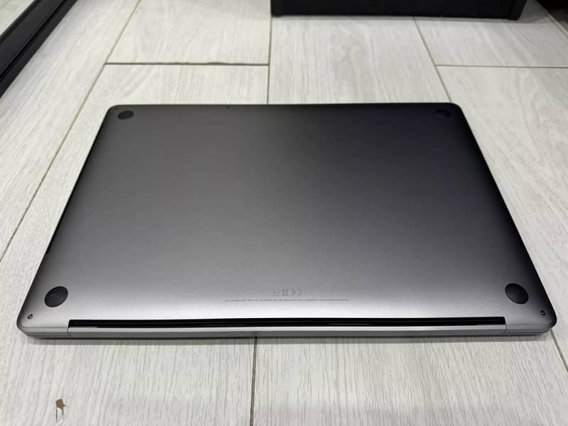 2019 Apple MacBook Pro 15" 1TB SSD,16GB RAM 2