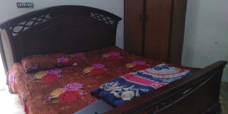 King size wooden bed for sale 0