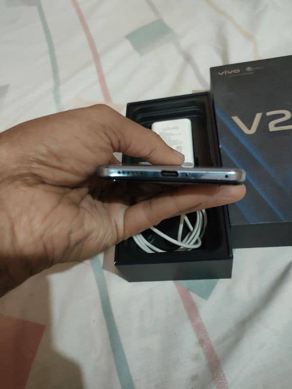 vivo V21 8+4-128 complete box ok 5