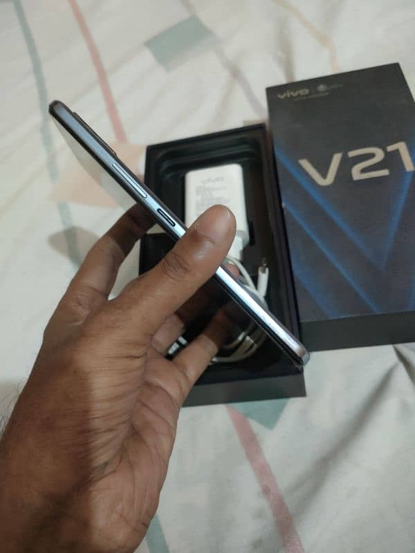 vivo V21 8+4-128 complete box ok 8