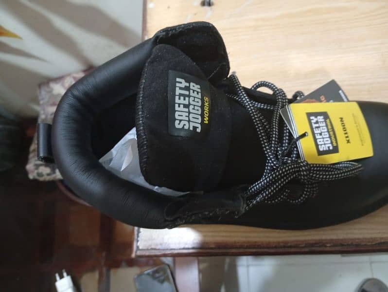 Safety shoes for sale Brand new size 8(41) 0