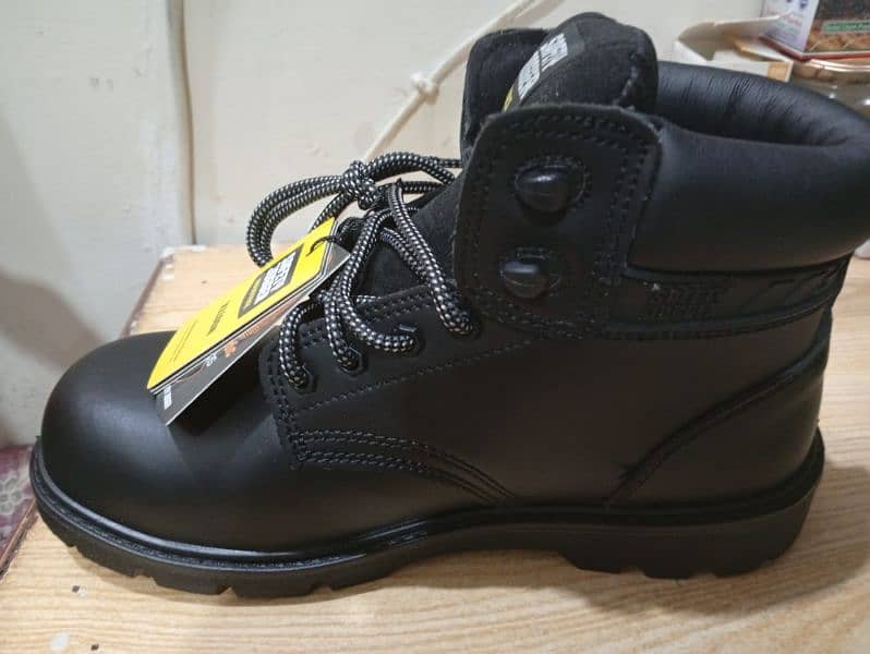 Safety shoes for sale Brand new size 8(41) 2