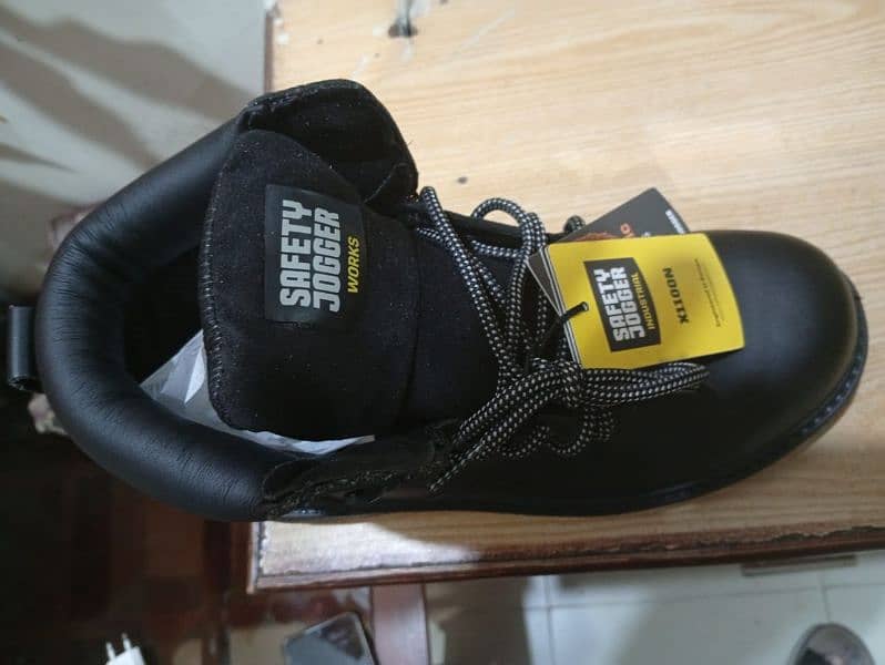 Safety shoes for sale Brand new size 8(41) 3