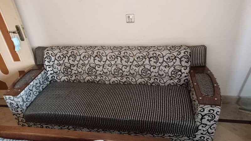 Large 3 seater sofa 0