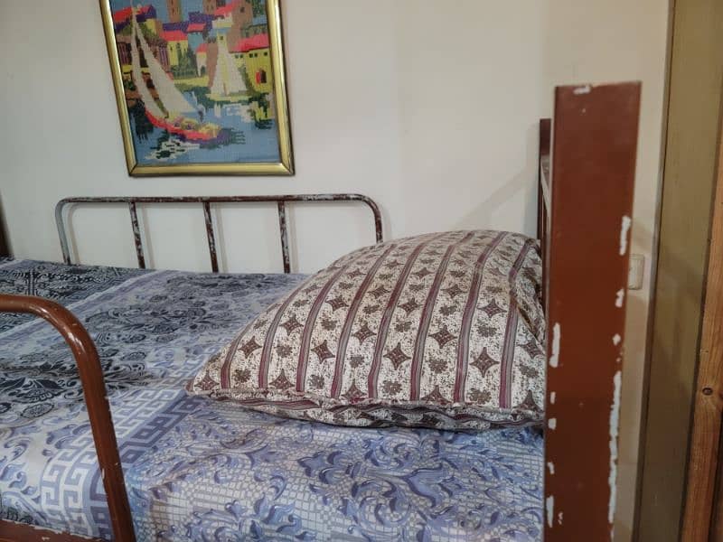 BUNK BED, URGENT SALE, GOOD SOLID FRAME 2