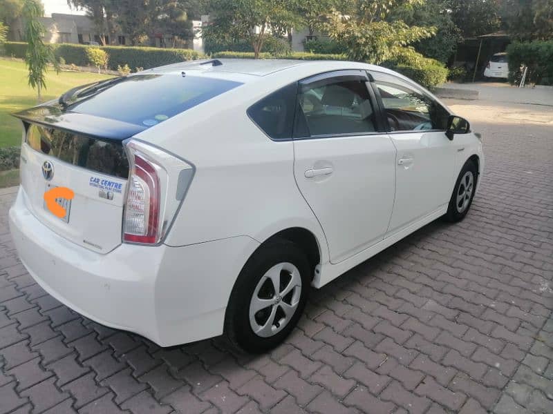 Toyota Prius 2013 1