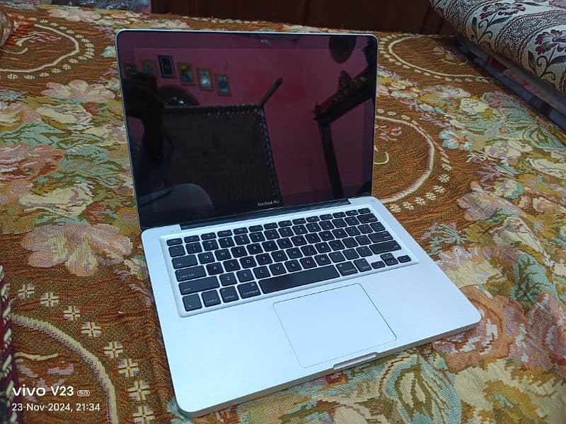 MacBook Pro 2011 13 inch i5 8gb ram 240gb RSS hard 0