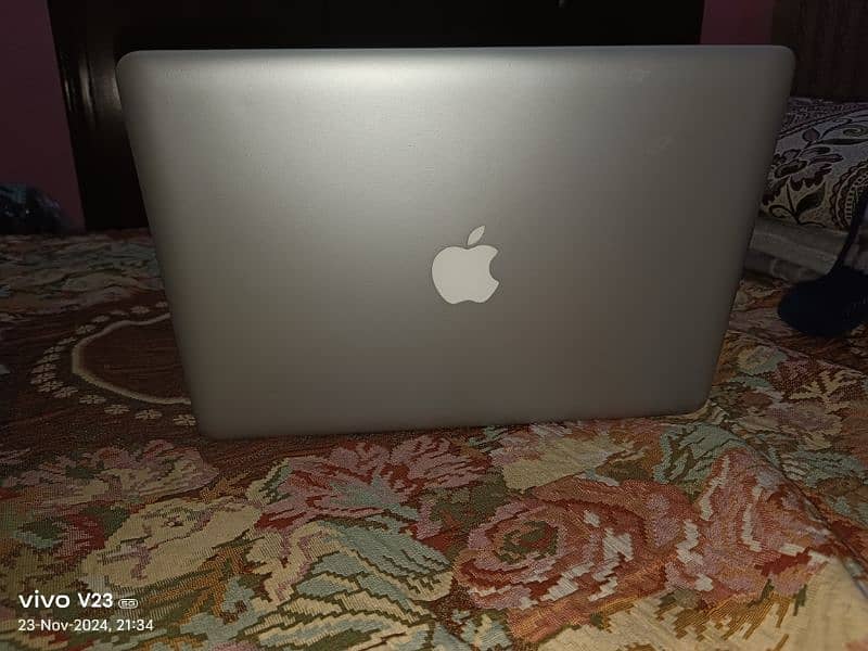 MacBook Pro 2011 13 inch i5 8gb ram 240gb RSS hard 1