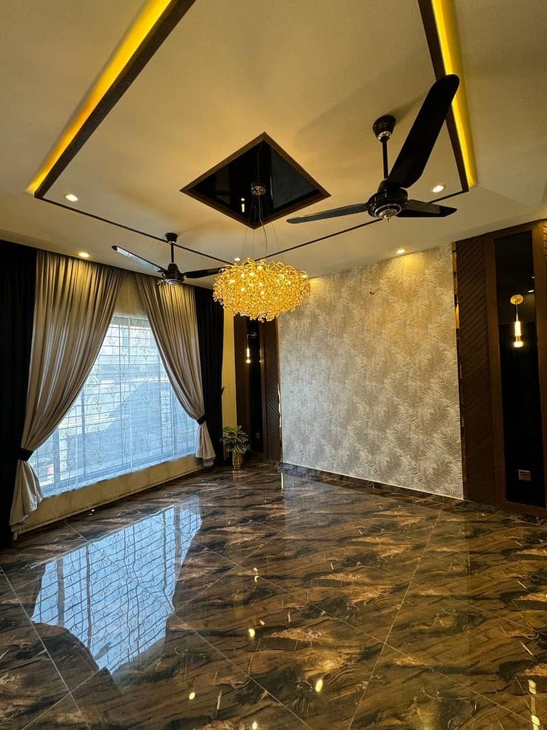 10 MARLA LUXURY HOUSE FOR RENT AT PRIME LOCATION OF BAHRIA TOWN 3