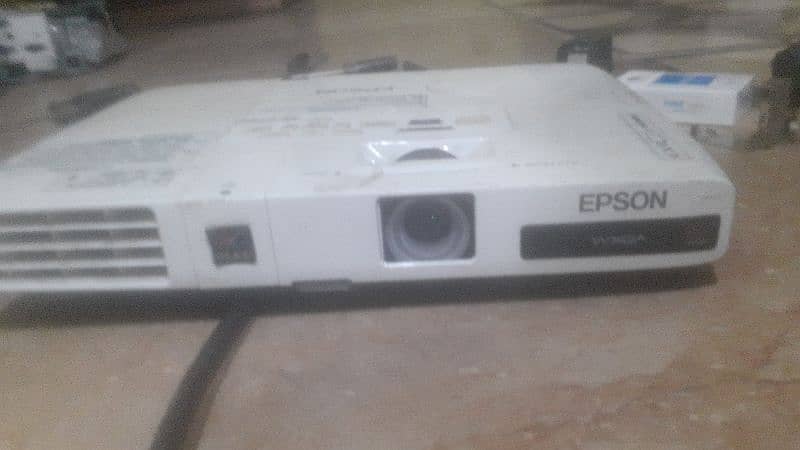 epson wxga projector for library and cofrance room and out dor meeting 1