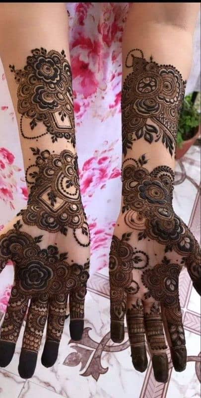 Mehandi Artist 3