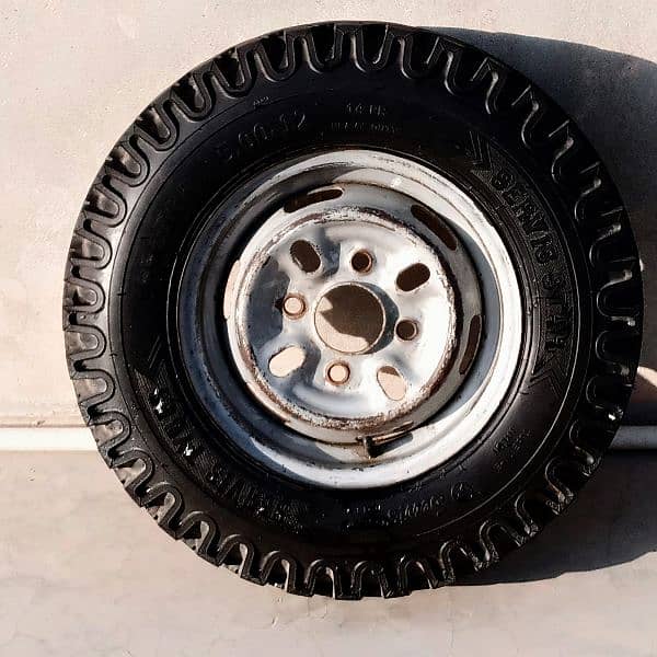 loading tyre rickshaw ka 1