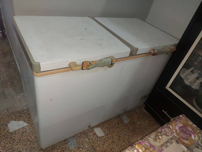 dawlance refrigerator and defreezer 0