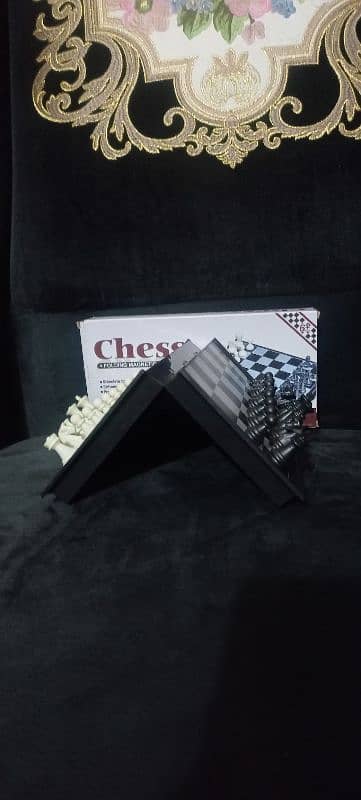 Foldable Magnetic chess 0