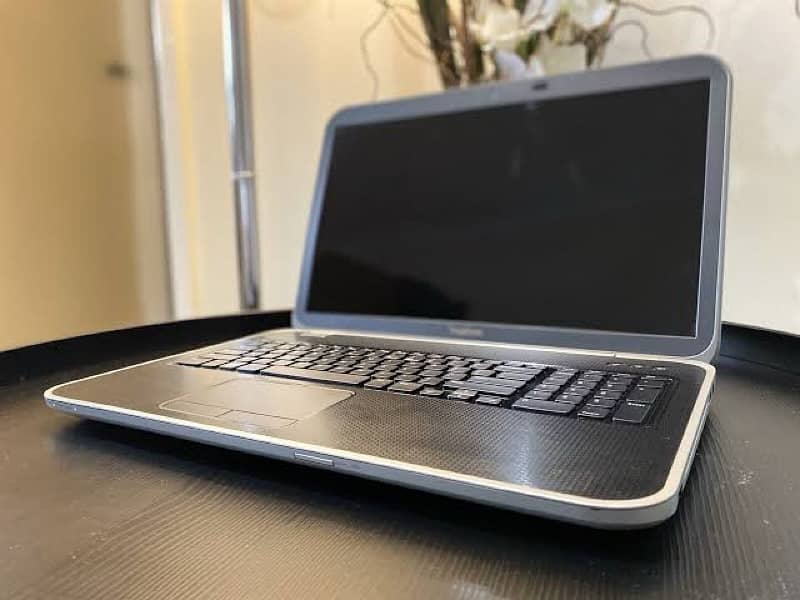 DELL INSPIRON 7720 i7 like new 3