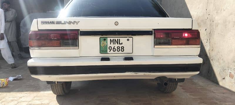 Nissan Sunny 1988 3