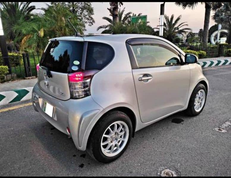 Toyota iQ 2012 9