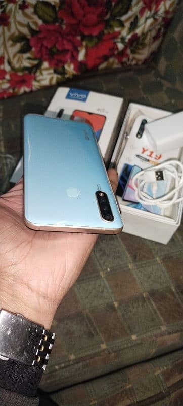 vivo Y19 8+256 gb 4