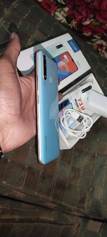 vivo Y19 8+256 gb 5