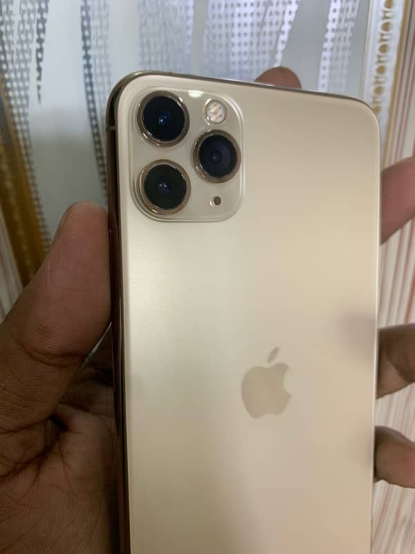 iphone 11 pro max 256gb pta approved screen ma nishan dakh sakta hain 0